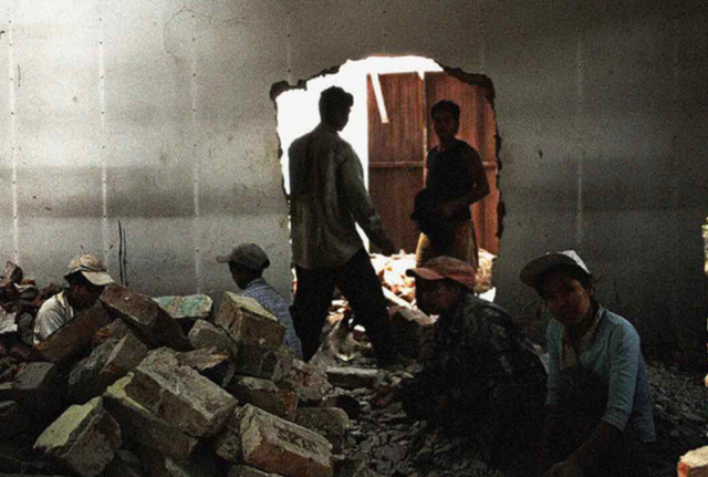 A Collapsing City Skyline | Global Oneness Project